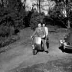 ENRIQUE Y CECILIA JOVENES EN MOTO